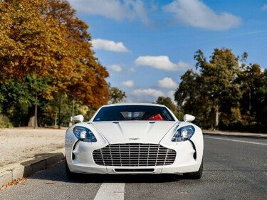 Thumbnail Aston Martin One-77