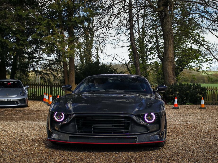 Thumbnail Aston Martin Valour