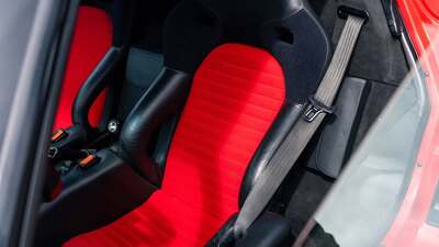 Nero / Rosso Alcantara - Nero StitchingInterior image