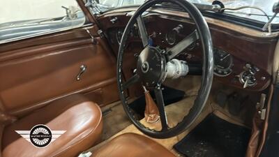 Brown LeatherInterior image