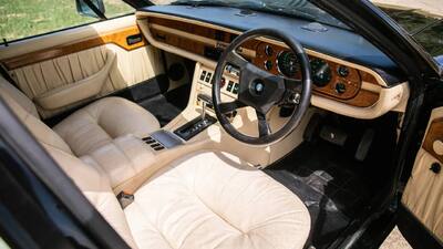 Cream LeatherInterior image