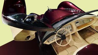 Brown LeatherInterior image