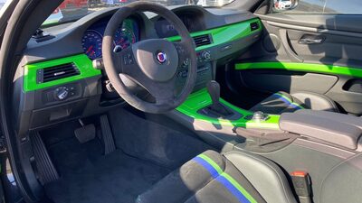 Black Leather / AlcantaraInterior image