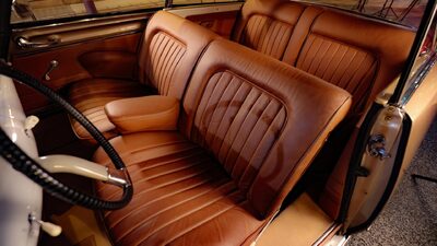 Brown LeatherInterior image