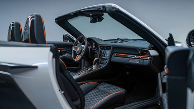 Black Leather - Orange Stitching / PipingInterior image