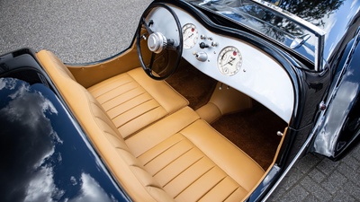 Tan LeatherInterior image