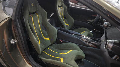 Nero / Verde AlcantaraInterior image
