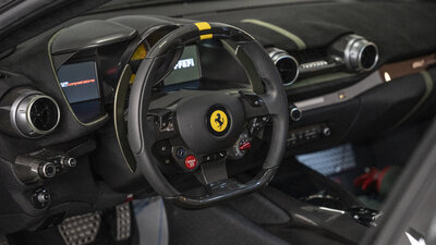 Nero / Verde AlcantaraInterior image