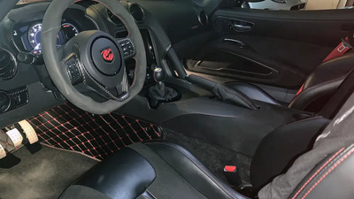Black / Red LeatherInterior image