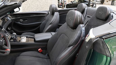 Beluga Leather / Dinamica - Hotspur StitchingInterior image