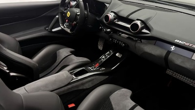 Nero AlcantaraInterior image