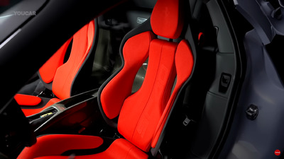 Rosso Jacquard Technical Fabric / Charcoal AlcantaraInterior image