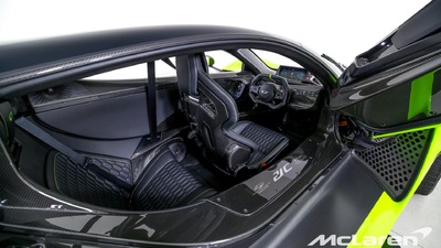 Black AlcantaraInterior image