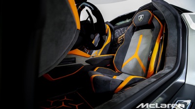 Nero Cosmus Alcantara / Arancio Leonis Leather - Arancio Stitching / PipingInterior image