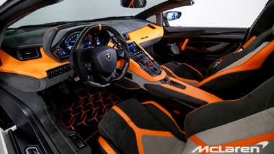 Nero Cosmus Alcantara / Arancio Leonis Leather - Arancio Stitching / PipingInterior image