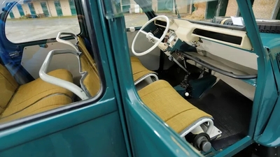 Beige LeatherInterior image