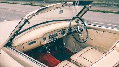 Beige LeatherInterior image