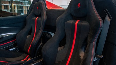 Apollo Nero Alcantara - Rosso StitchingInterior image
