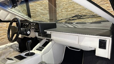 Bianco Con Filetti LeatherInterior image