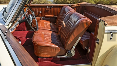 Tan AlcantaraInterior image