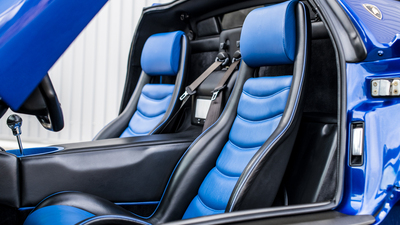 Black / Blue leatherInterior image