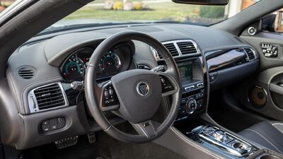 Charcoal LeatherInterior image