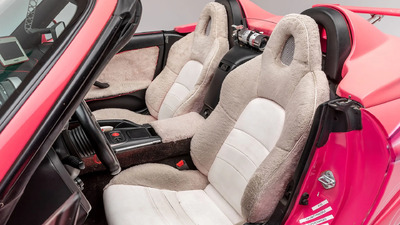 Pink / WhiteInterior image