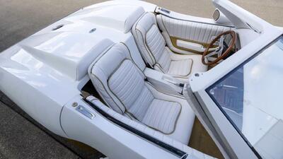 White Leather / Brown ClothInterior image