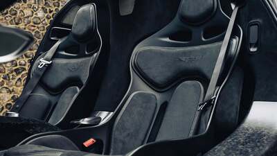 Black / Phantom Grey AlcantaraInterior image