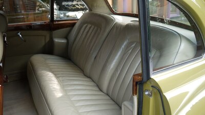 Champagne LeatherInterior image