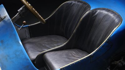 Black LeatherInterior image