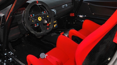 Black / Red AlcantaraInterior image