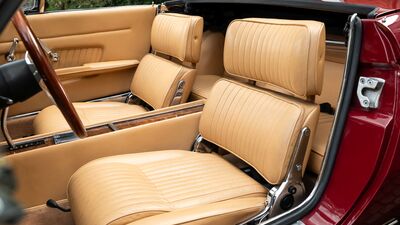 Beige LeatherInterior image