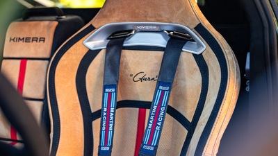 Beige / Black AlcantaraInterior image