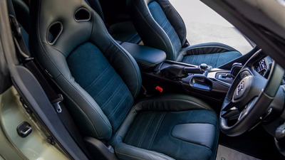 Mori Green leatherInterior image