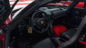 Nero Leather - Rosso StitchingInterior image