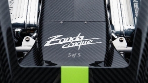 Nero Alcantara / Leather - Verde StitchingInterior image