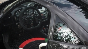 Black / Red Alcantara / Green / White Leather - White StitchingInterior image