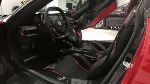 Nero Leather - Rosso Stitching / PipingInterior image