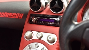 Red Leather / Black AlcantaraInterior image