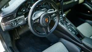 Black Leather / Houndstooth - Silver StitchingInterior image