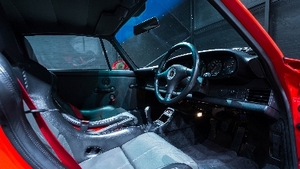 Black / Grey Leather - White LeatherInterior image