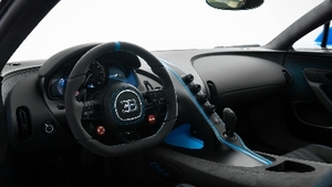 Beluga Black Leather - Blue StitchingInterior image