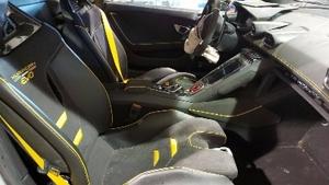 Nero Ade Alcantara / Leather - Giallo Taurus Stitching / PipingInterior image