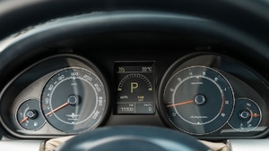 Cream / Blue LeatherInterior image