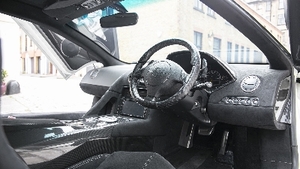 Nero Alcantara - Bianco Stitching / PipingInterior image