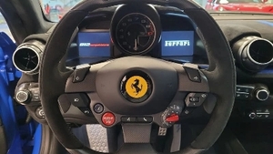 Blu Elettrico AlcantaraInterior image