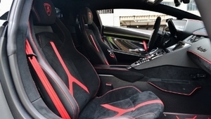 Nero Cosmus Alcantara - Rosso Alala Stitching / PipingInterior image