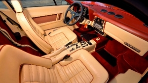 Crema Leather - Rosso StitchingInterior image