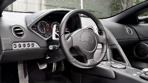 Black / White LeatherInterior image